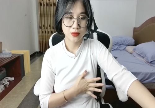 chịch xxx Chim găm bi em mút như muốn nuốt chim anh 2